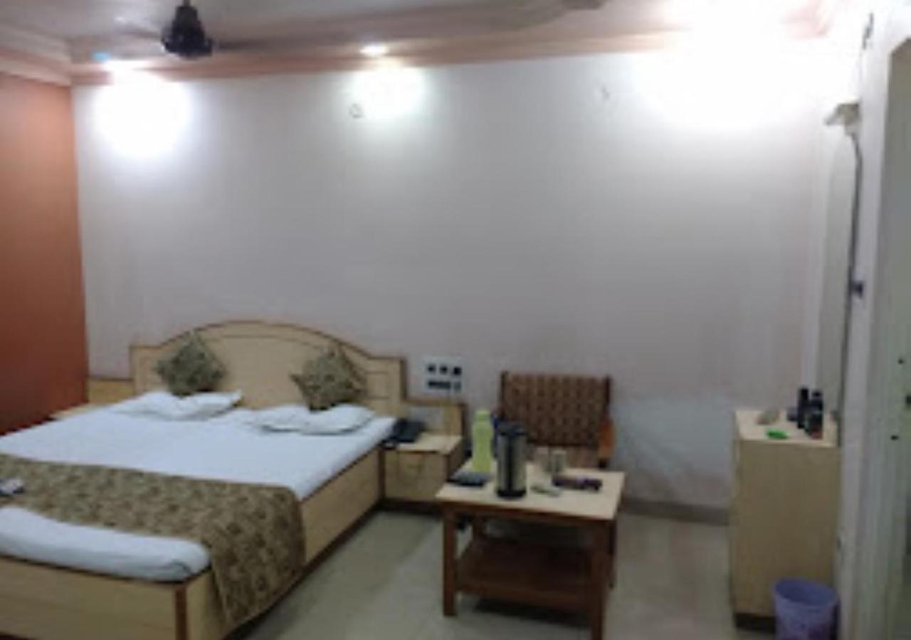 Hotel Mayur Restaurant Chandrapur Exteriör bild