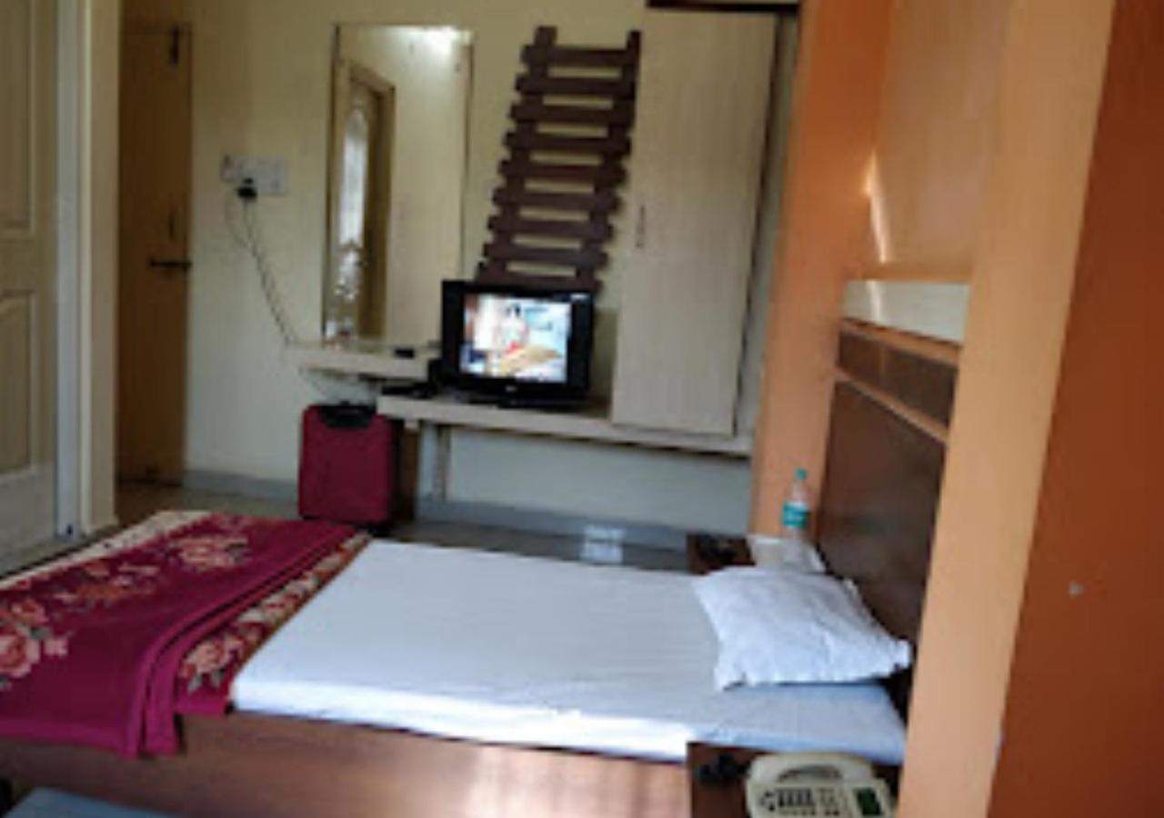 Hotel Mayur Restaurant Chandrapur Exteriör bild