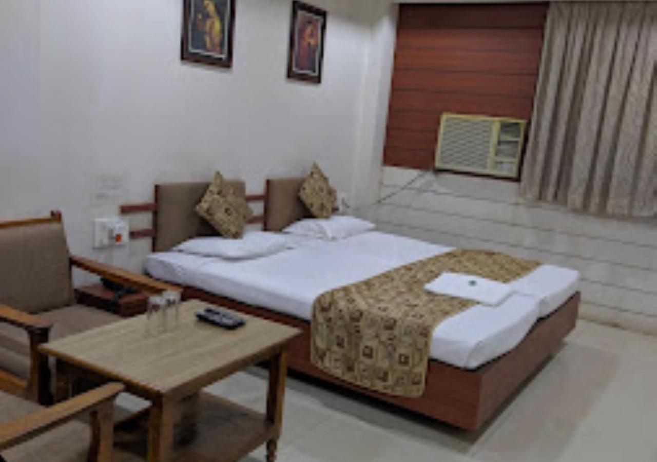 Hotel Mayur Restaurant Chandrapur Exteriör bild