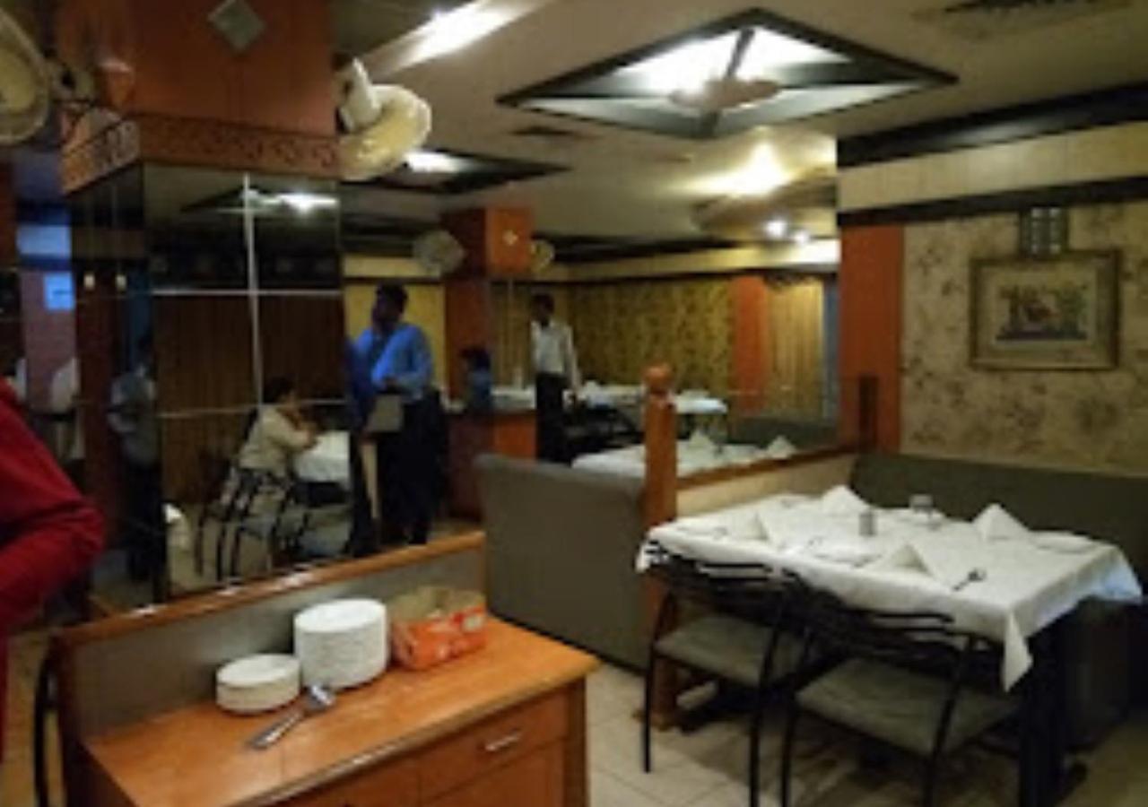 Hotel Mayur Restaurant Chandrapur Exteriör bild