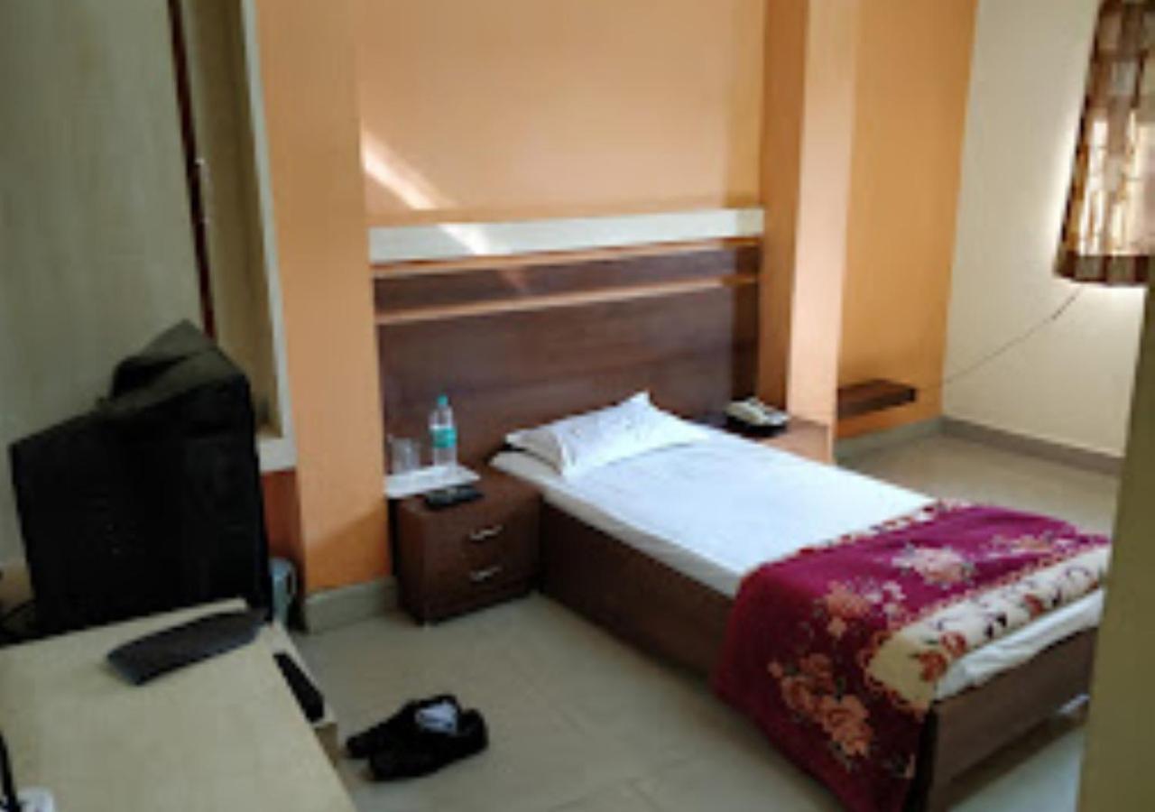 Hotel Mayur Restaurant Chandrapur Exteriör bild