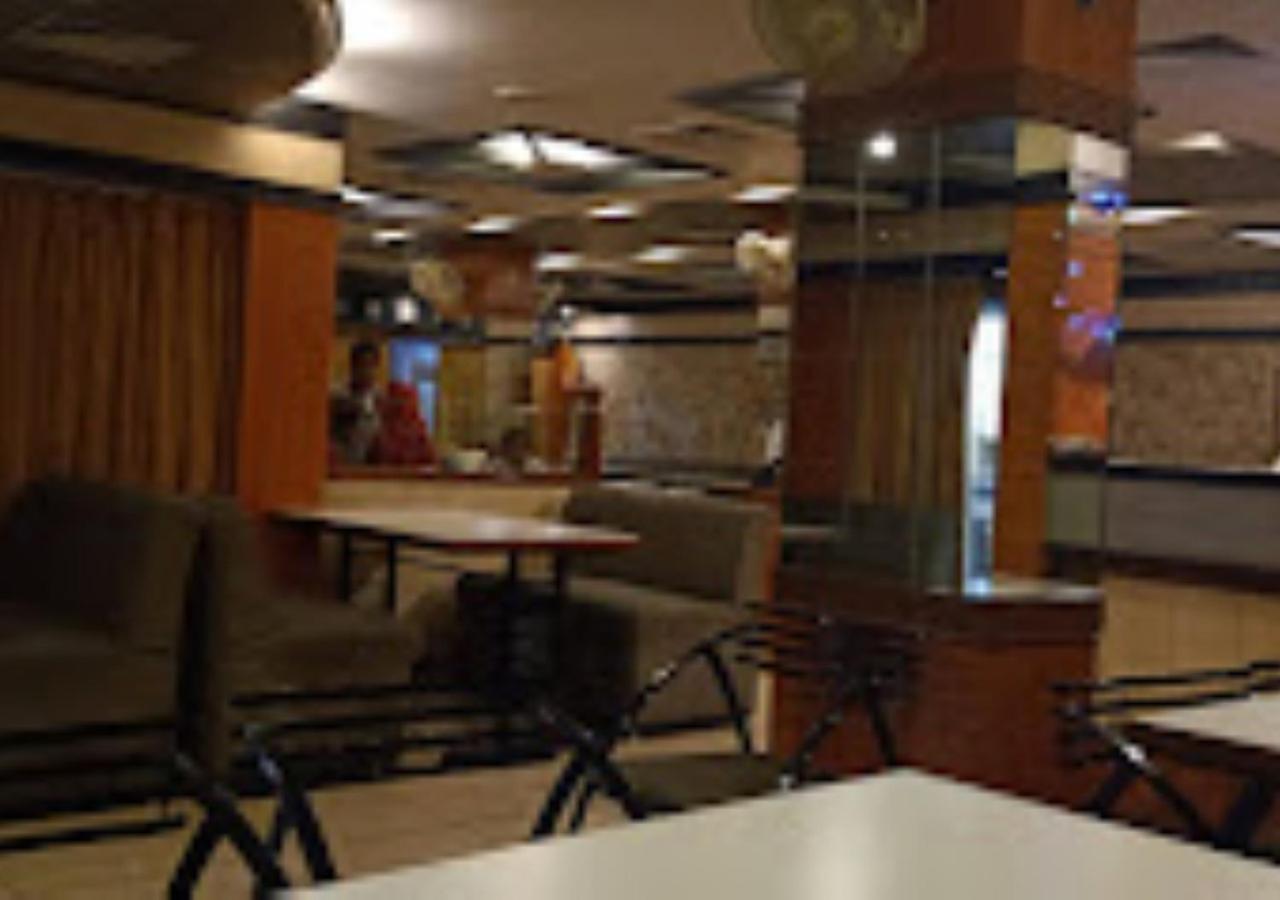 Hotel Mayur Restaurant Chandrapur Exteriör bild
